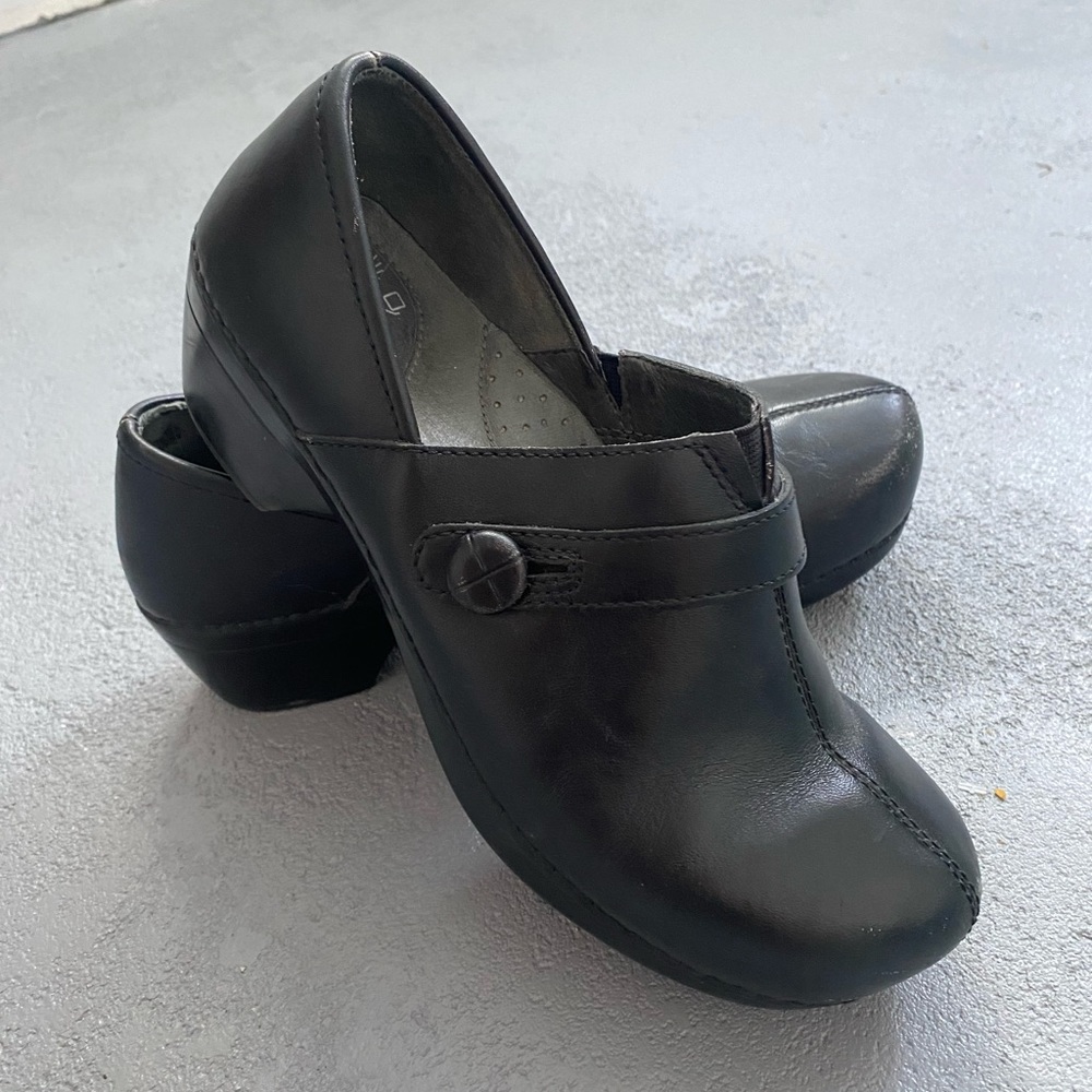 Like new black Dansko’s